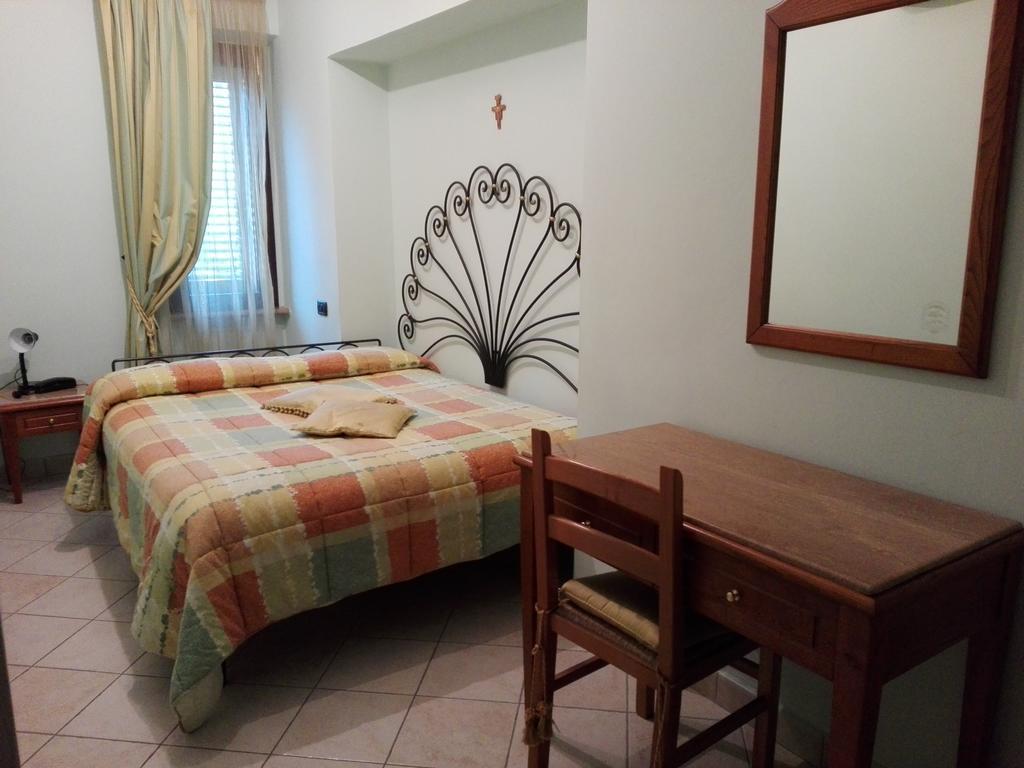 Hotel Ponte San Vittorino アッシジ エクステリア 写真