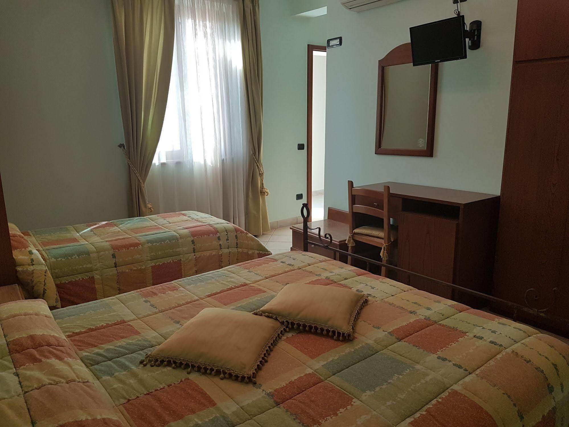 Hotel Ponte San Vittorino アッシジ エクステリア 写真