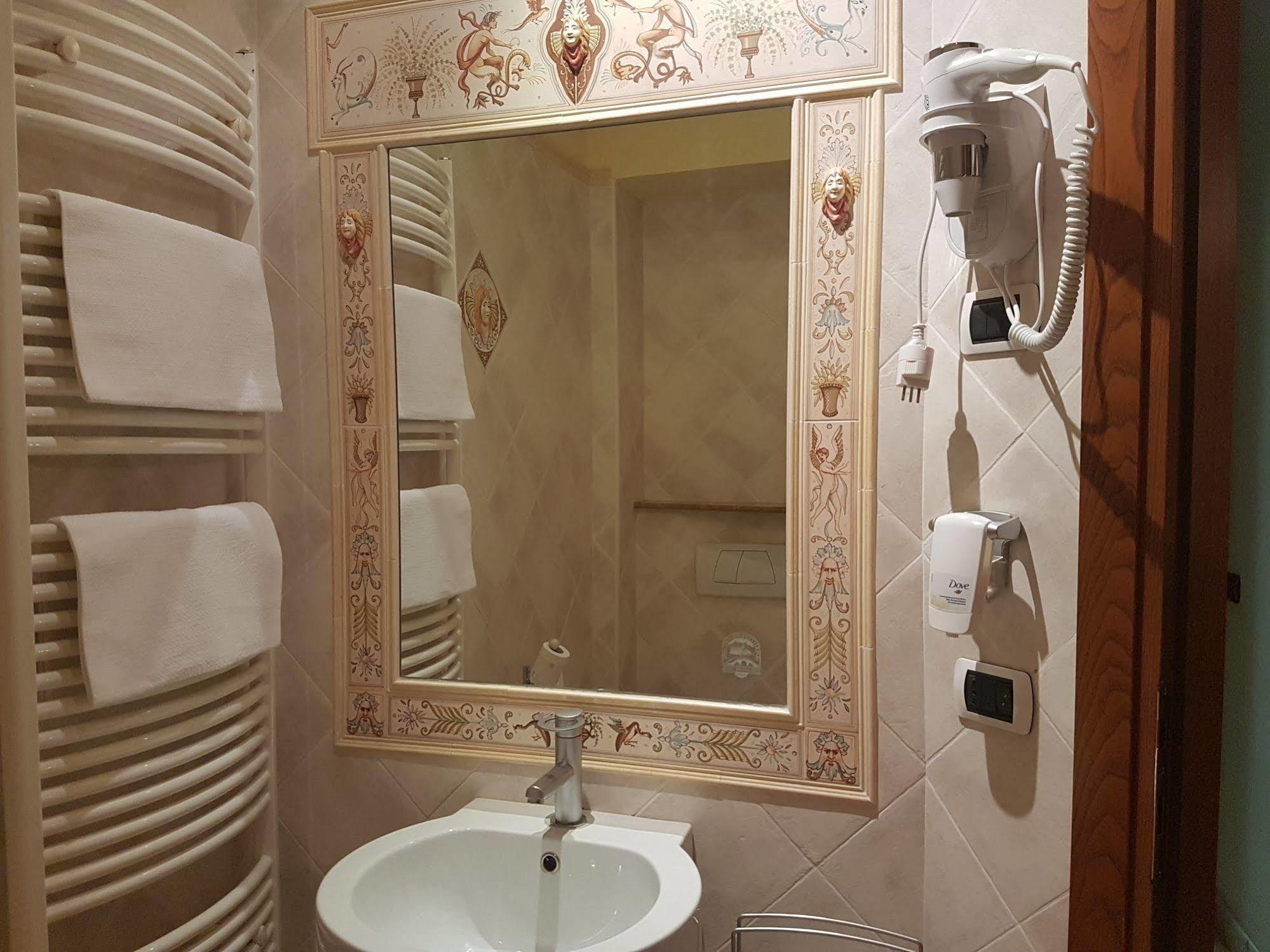 Hotel Ponte San Vittorino アッシジ エクステリア 写真
