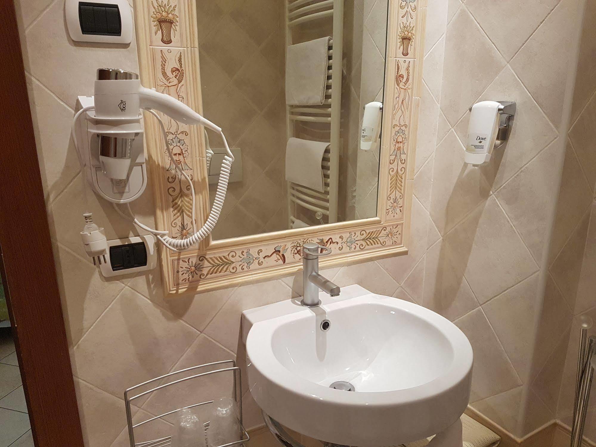 Hotel Ponte San Vittorino アッシジ エクステリア 写真
