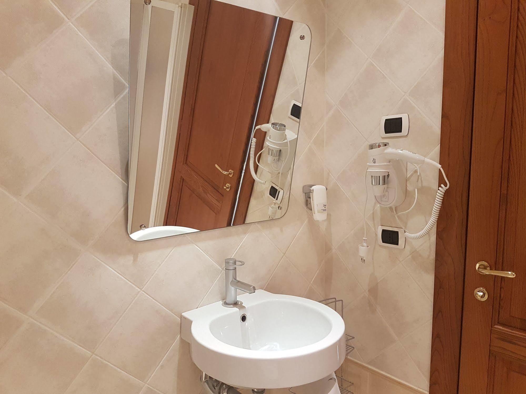 Hotel Ponte San Vittorino アッシジ エクステリア 写真