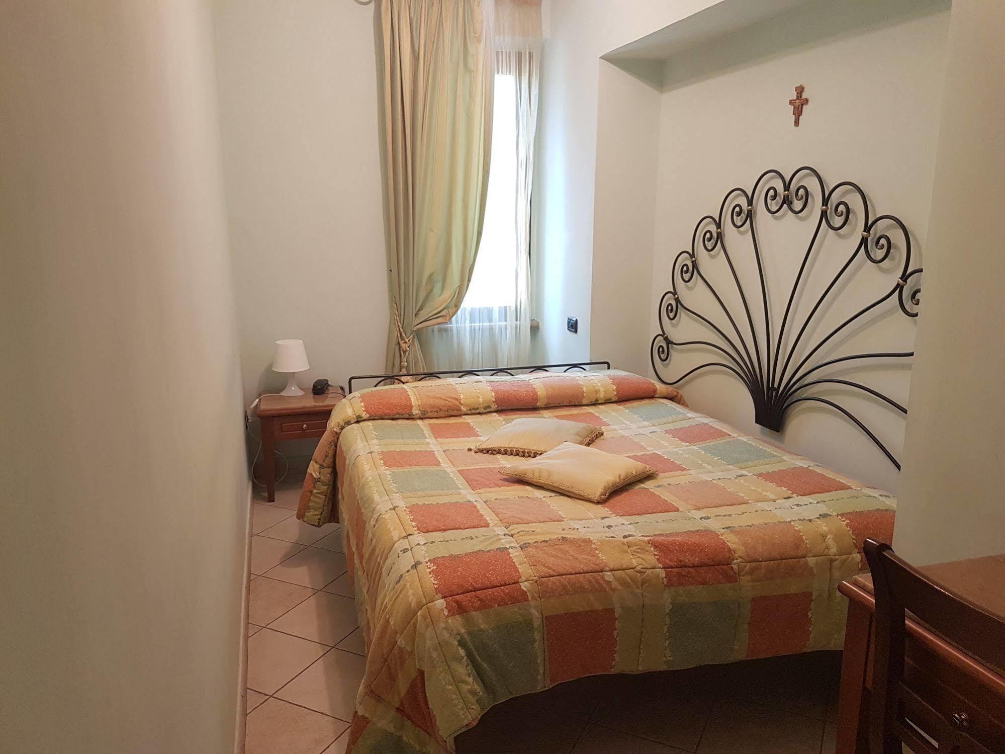 Hotel Ponte San Vittorino アッシジ エクステリア 写真