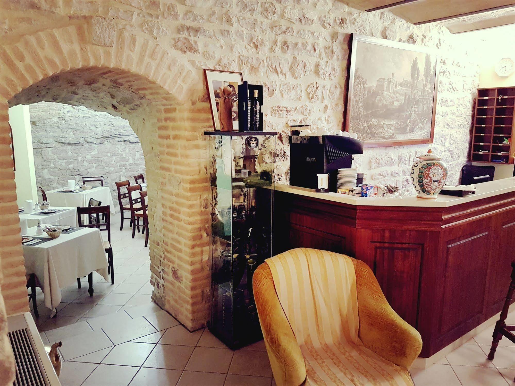 Hotel Ponte San Vittorino アッシジ エクステリア 写真